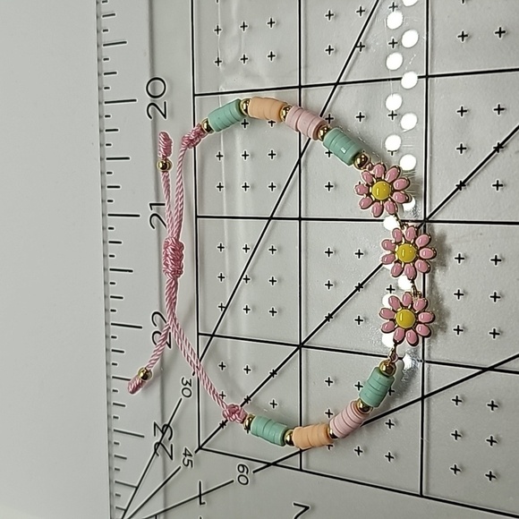 Handmade Colorful Pink Daisy Bracelet - Picture 4 of 4